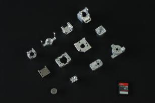 精密な小型部品
